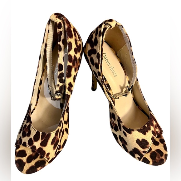 Hostess Pick 🥳💥 Leopard Print Women's Heels - Picture 8 of 10